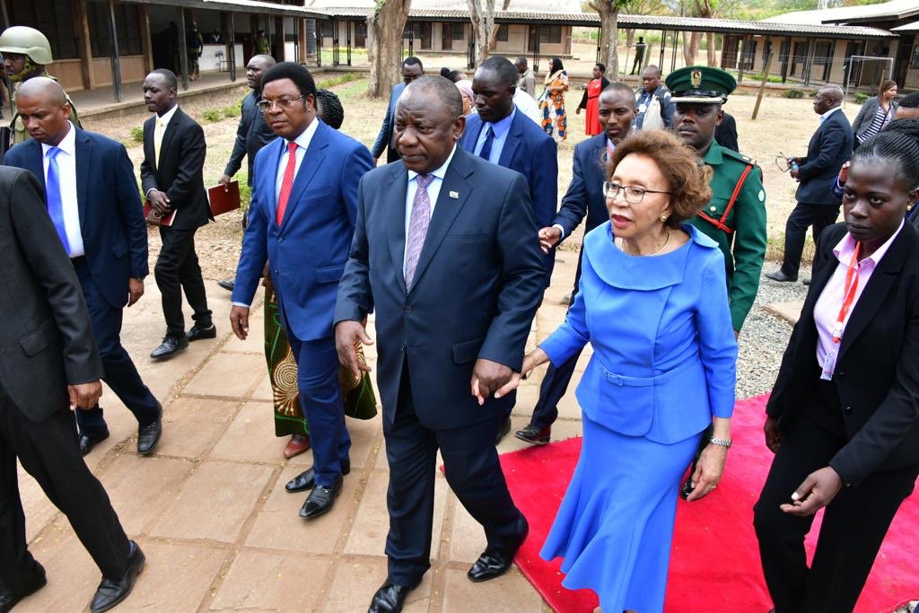 president ramaphosa arriving at mazimbu campus